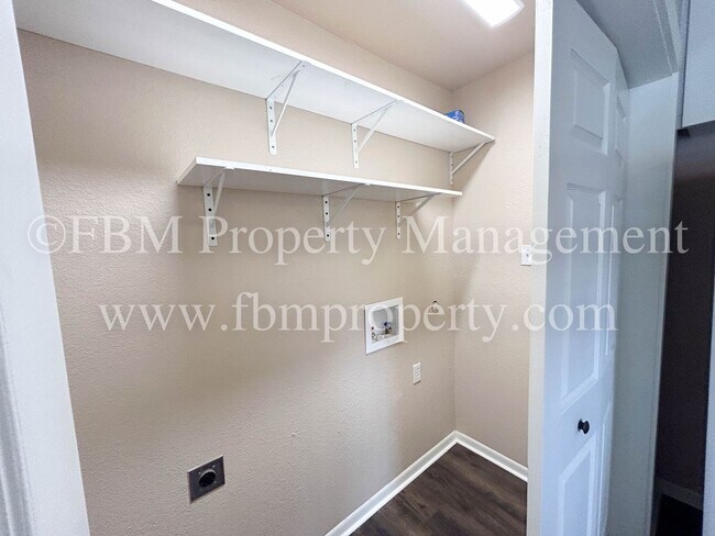 Building Photo - 212 W Marshall St