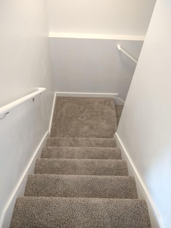 Building Photo - Bluffdale Townhouse Rental in Bringhurst S...