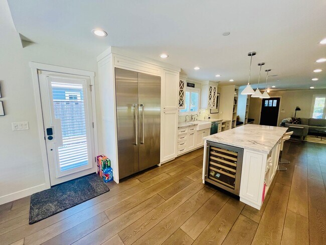 Building Photo - Stunning 3 Bed 2 Bath Downtown Sunnyvale w...