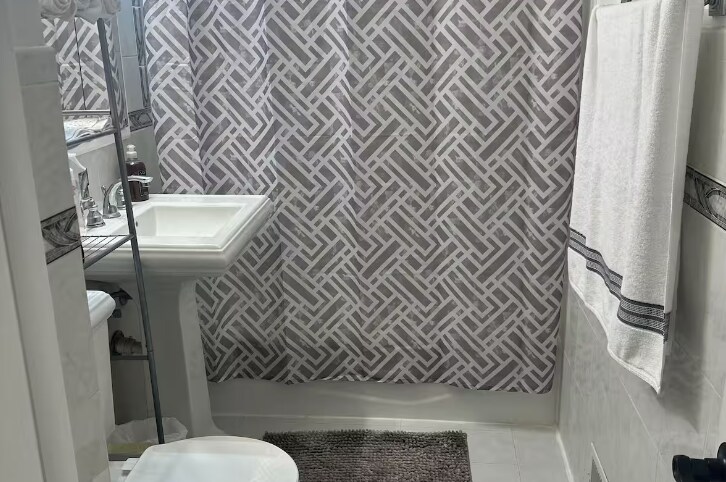 Downstairs Full Bathroom - 1907 W Pearl Ave