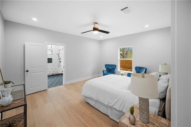 Building Photo - 6307 N Hampton Dr