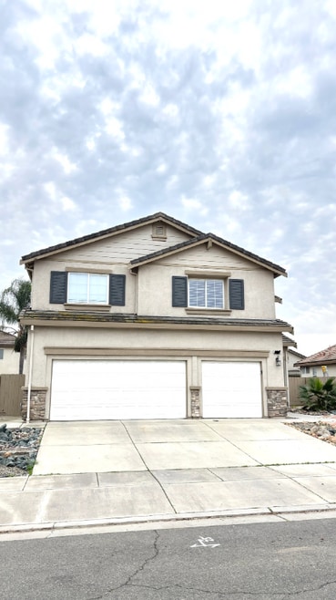 Building Photo - 549 Plum Way