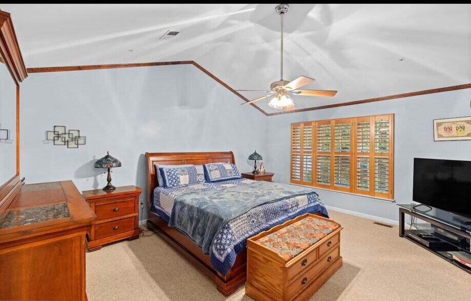 Building Photo - 5714 Silk Tree Dr