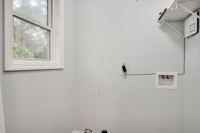 Building Photo - 3 Bedroom 2 Bath House for rent!