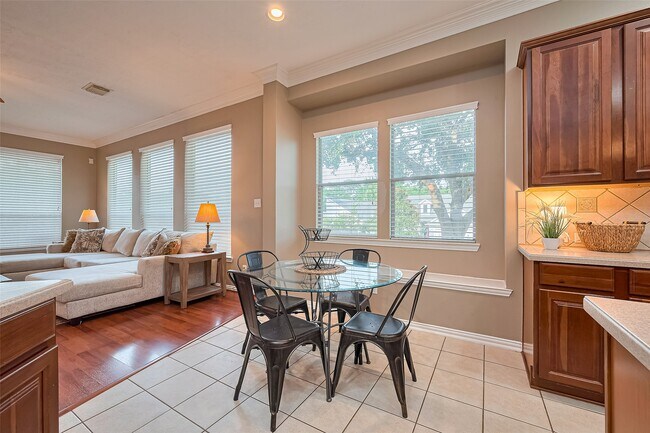 Building Photo - 2500 Amy Lee