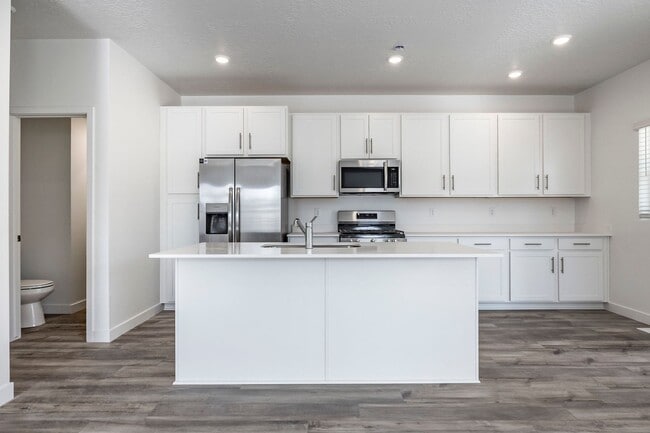 Building Photo - End Unit New Construction with Finished Basement Includes Utilities in New Jordanelle Ridge Neigh...