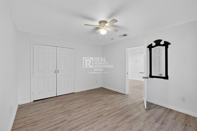 Building Photo - 631 W Baker St