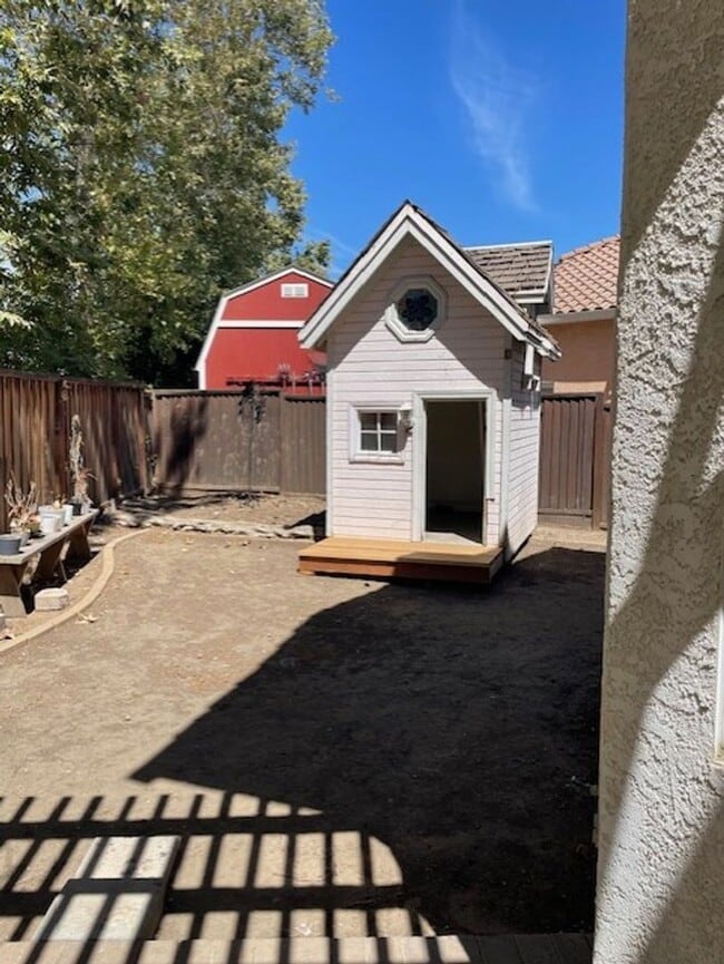 Building Photo - Tracy Home  Available for Rent