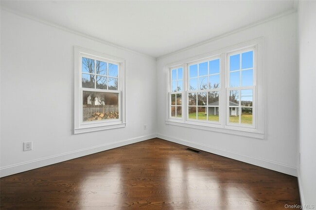 Building Photo - 20845 Soundview Ave