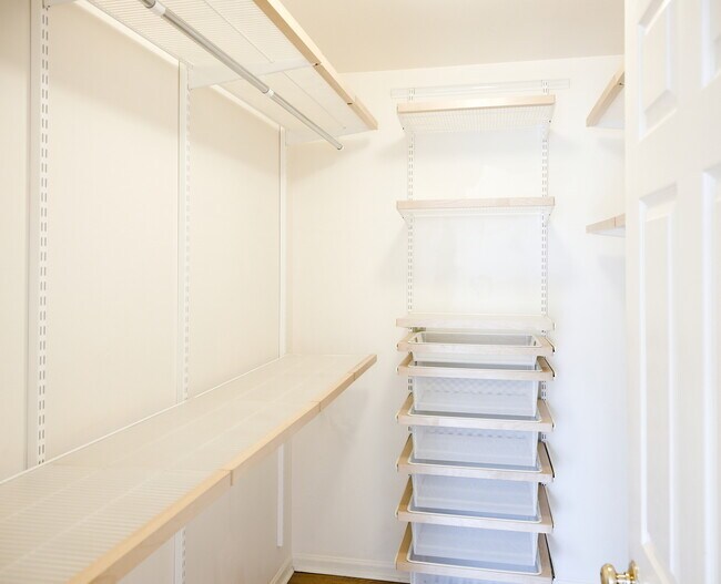 Building Photo - 501 Saddlebrook Ln