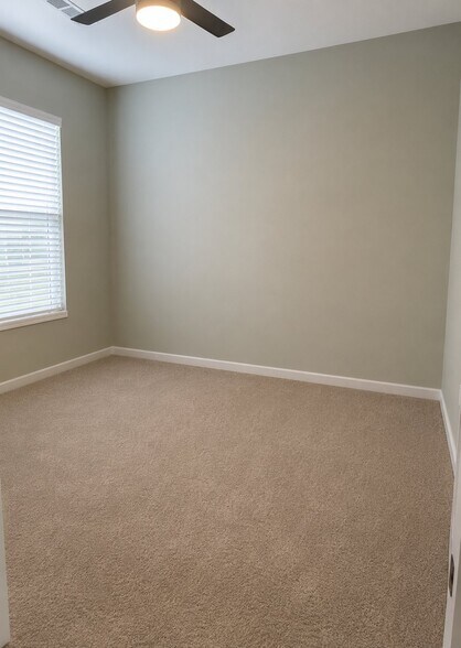 Building Photo - 121 Summer Tanager Dr