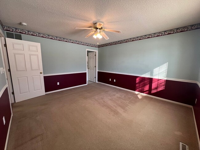 Building Photo - Beautiful 2-bedroom, 2-bathroom Townhome!