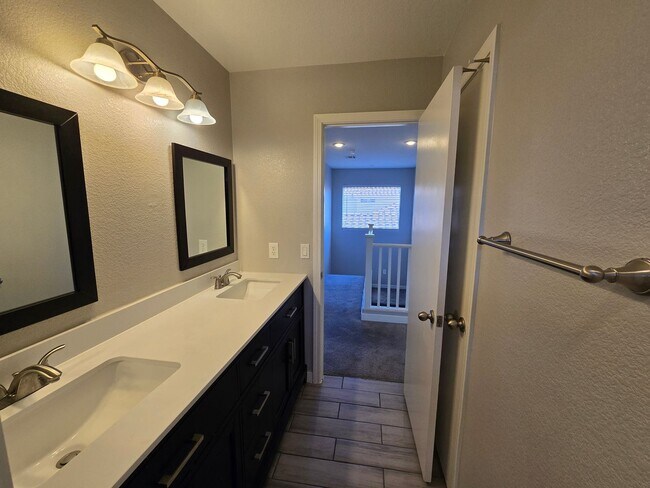 Building Photo - 4 Bedroom Rhodes Ranch Home