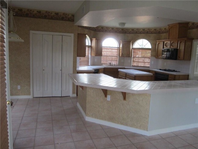 Building Photo - 2030 Paseo Del Prado Dr