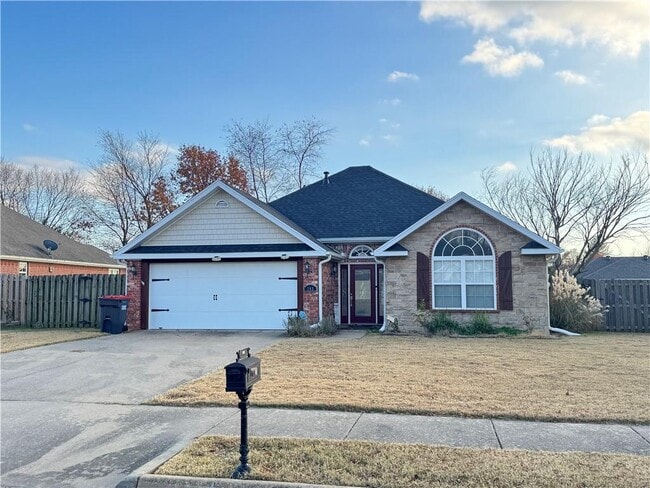 Building Photo - 285 Carrington Ave