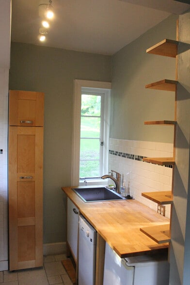 kitchen - 2948 Albemarle St NW