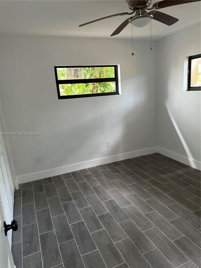 Building Photo - 3801 Thomas Ave