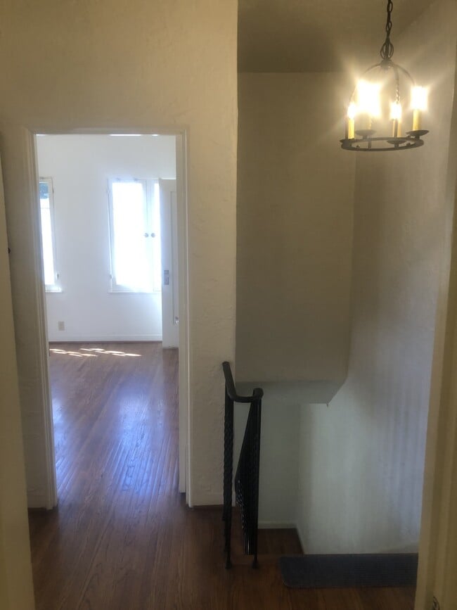 Building Photo - 81 N Catalina Ave