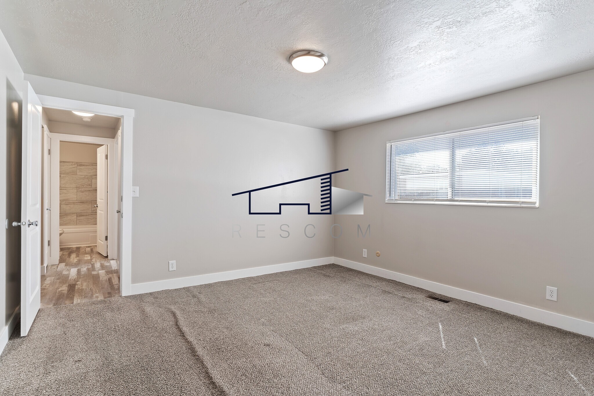 Building Photo - 447 W 4900 S