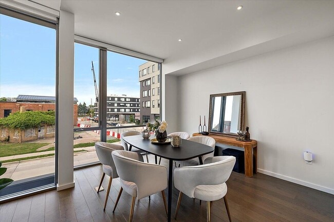 Building Photo - 3105 Brush St