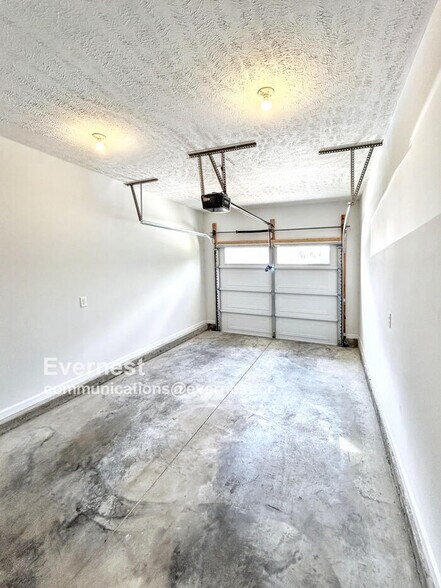 Building Photo - 130 Carver Ln