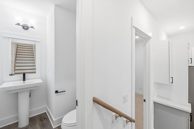 Building Photo - 1404 Mansfield St