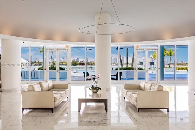 Building Photo - 1000 West Ave