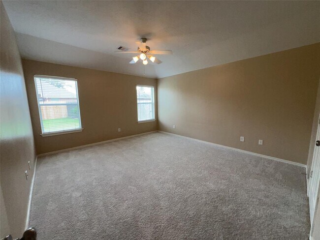 Building Photo - 2430 Floral Ridge Dr