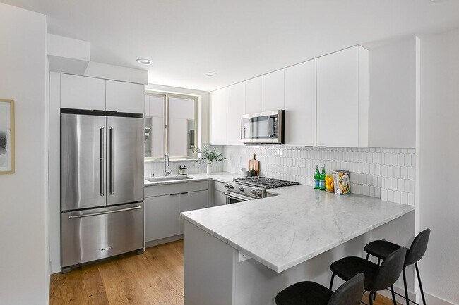 Building Photo - 2Bd/2.25Ba Seattle Townhome