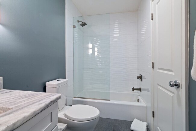 Building Photo - 430 Arricola Ave