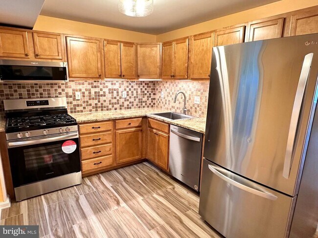 Building Photo - 4311 Cedarlake Ct