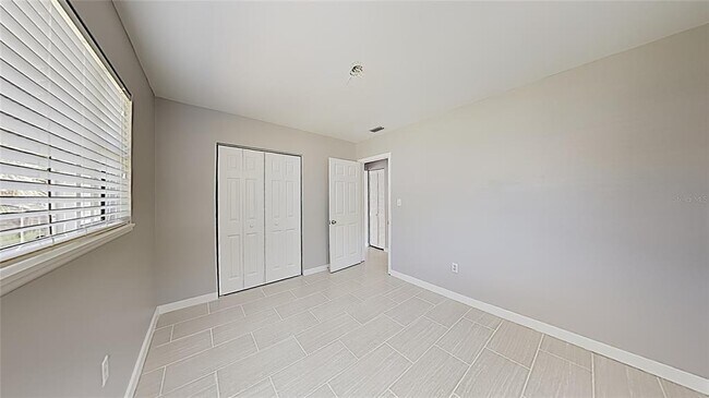 Building Photo - 4511 S Gaines Rd