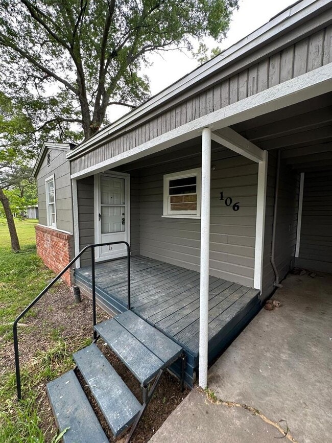 Building Photo - 106 Circle Dr