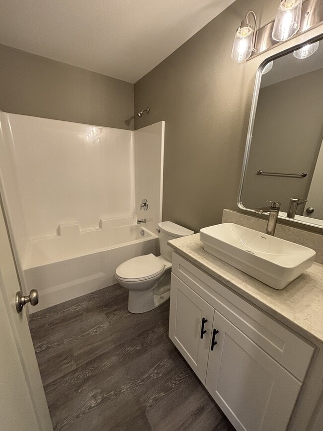 Building Photo - 388 Seven Oaks Ln