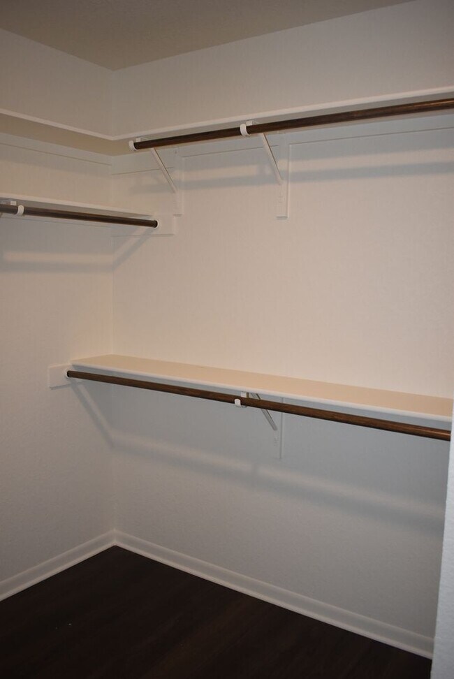 Building Photo - 504 S Juanita Dr