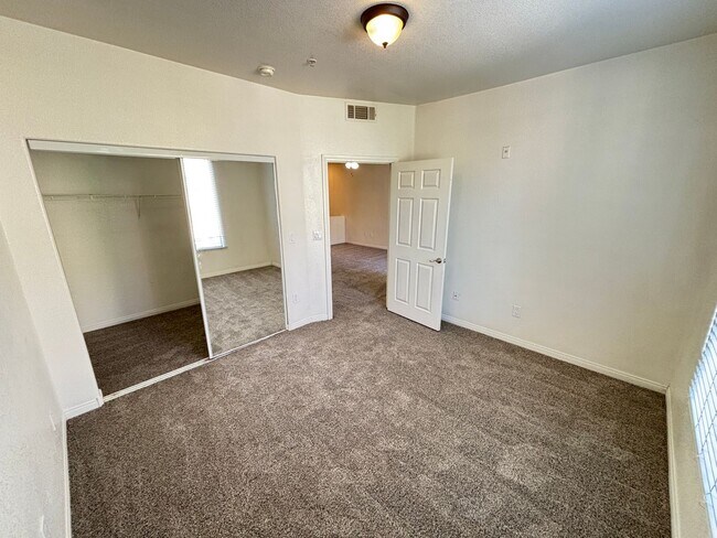 Building Photo - Gorgeous 1bed/1bath home nestled in a great area! MOVE IN SPECIAL $300 OFF First Months Rent!