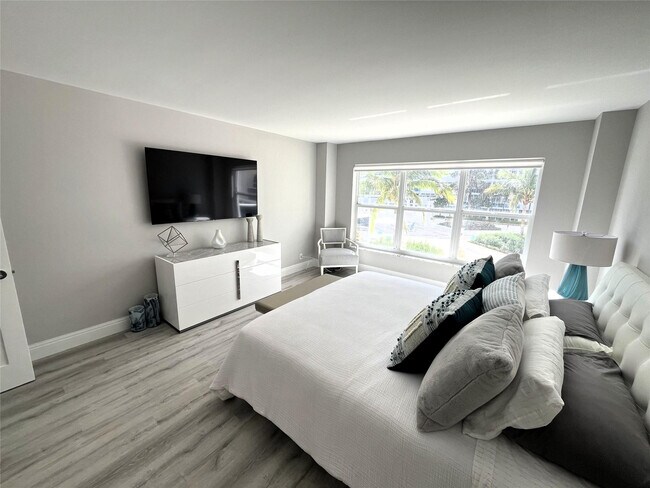 Building Photo - 3500 Galt Ocean Dr