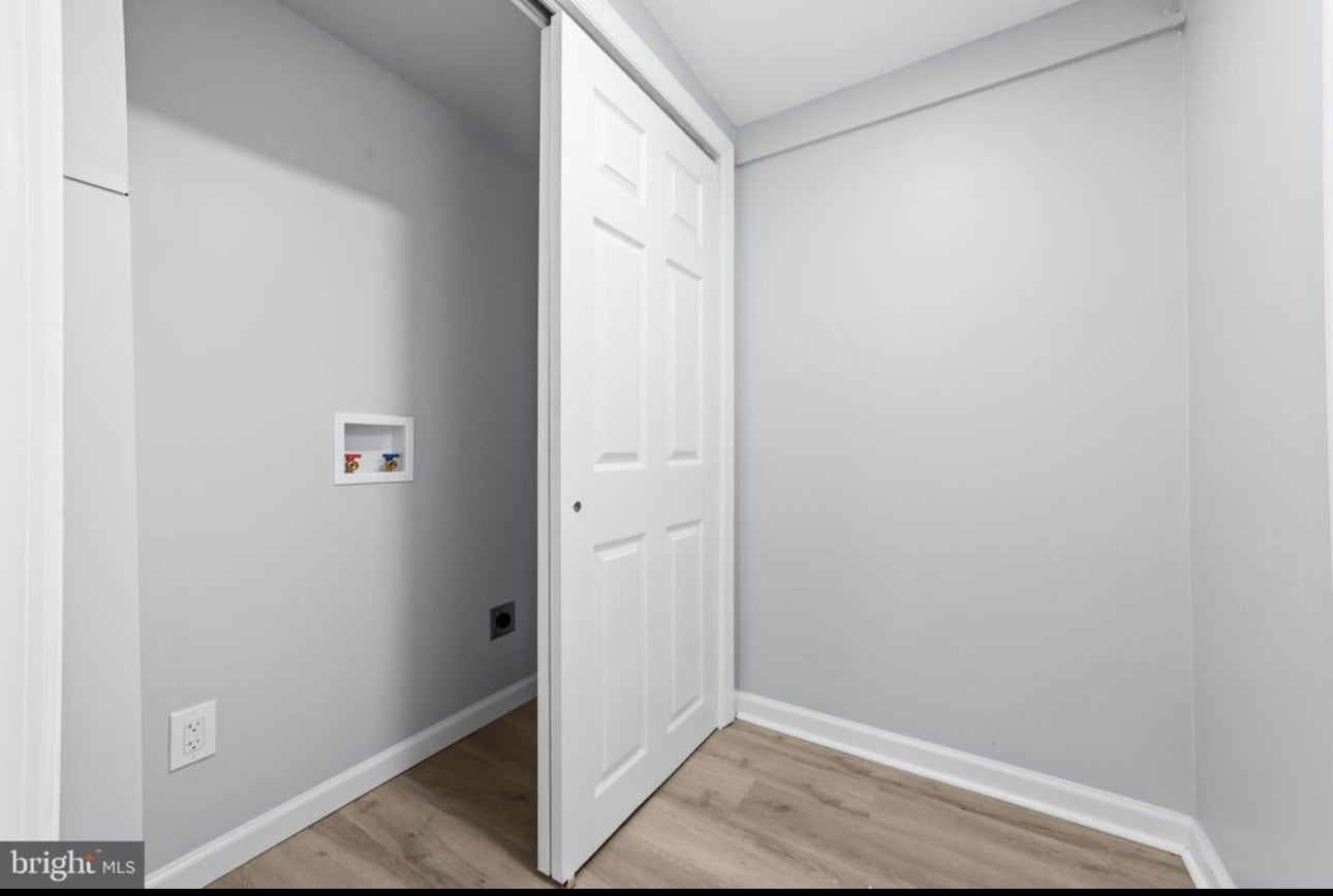 Washer dryer hookups - 27 E Phoenix Ave