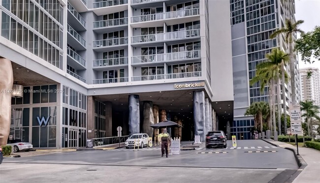 Building Photo - 495 Brickell Ave