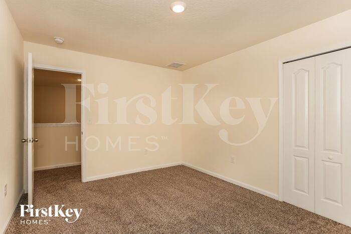 Building Photo - 5871 Calvary Dr