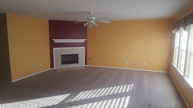 Building Photo - 2527 Liza Ct