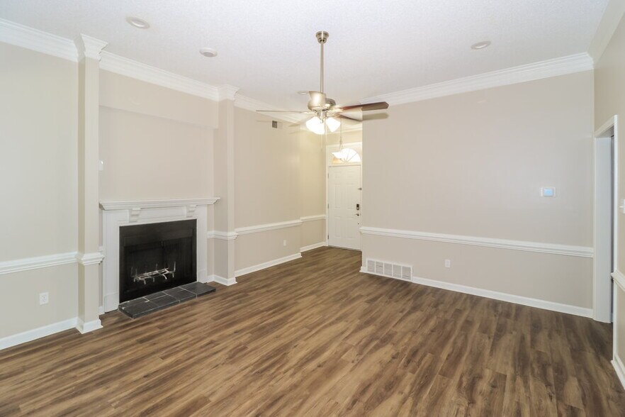 Building Photo - 2696 Mendota Cove