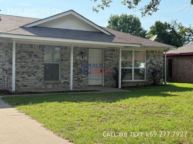 Building Photo - 1102 Phillips Cir