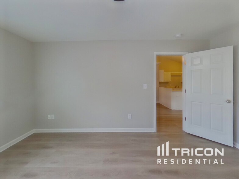 Building Photo - 1130 Waverly Pl Dr