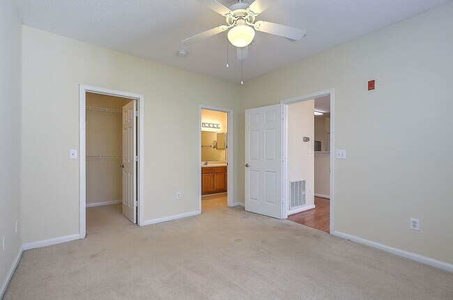 Building Photo - 1 bedroom unit in the Concord West of the ...