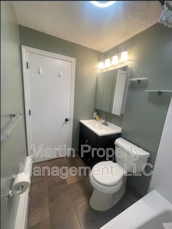 Building Photo - 40 Main St