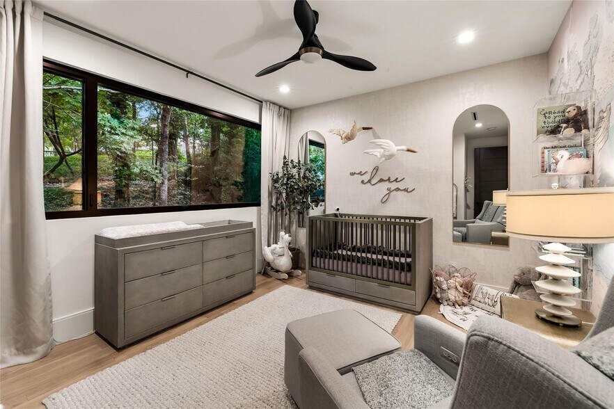 Building Photo - 4280 Shorecrest Dr