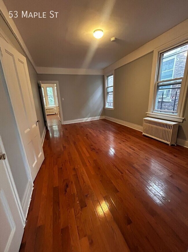 Primary Photo - 53 Maple St