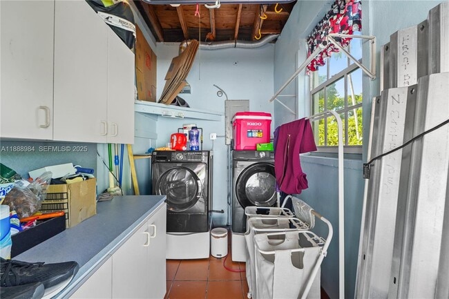 Building Photo - 6331 SW 18th St