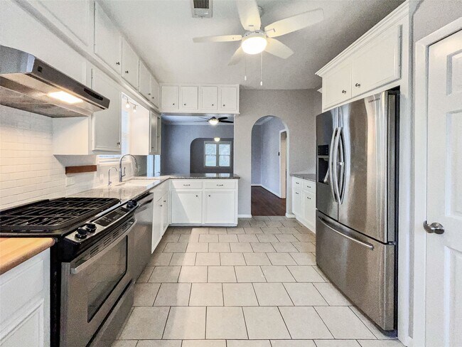 Building Photo - 4035 Michaux St